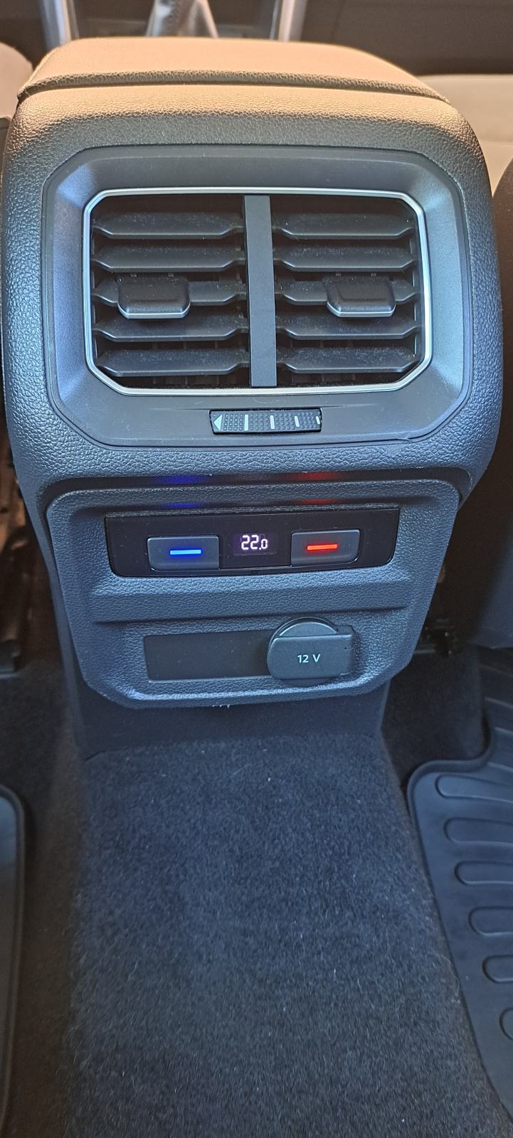 VW TIGUAN 2,0 TDI ☆ R - LINE ☆ VELIKI SERVIS, NOVI SET KVAČILA, fotografija 15