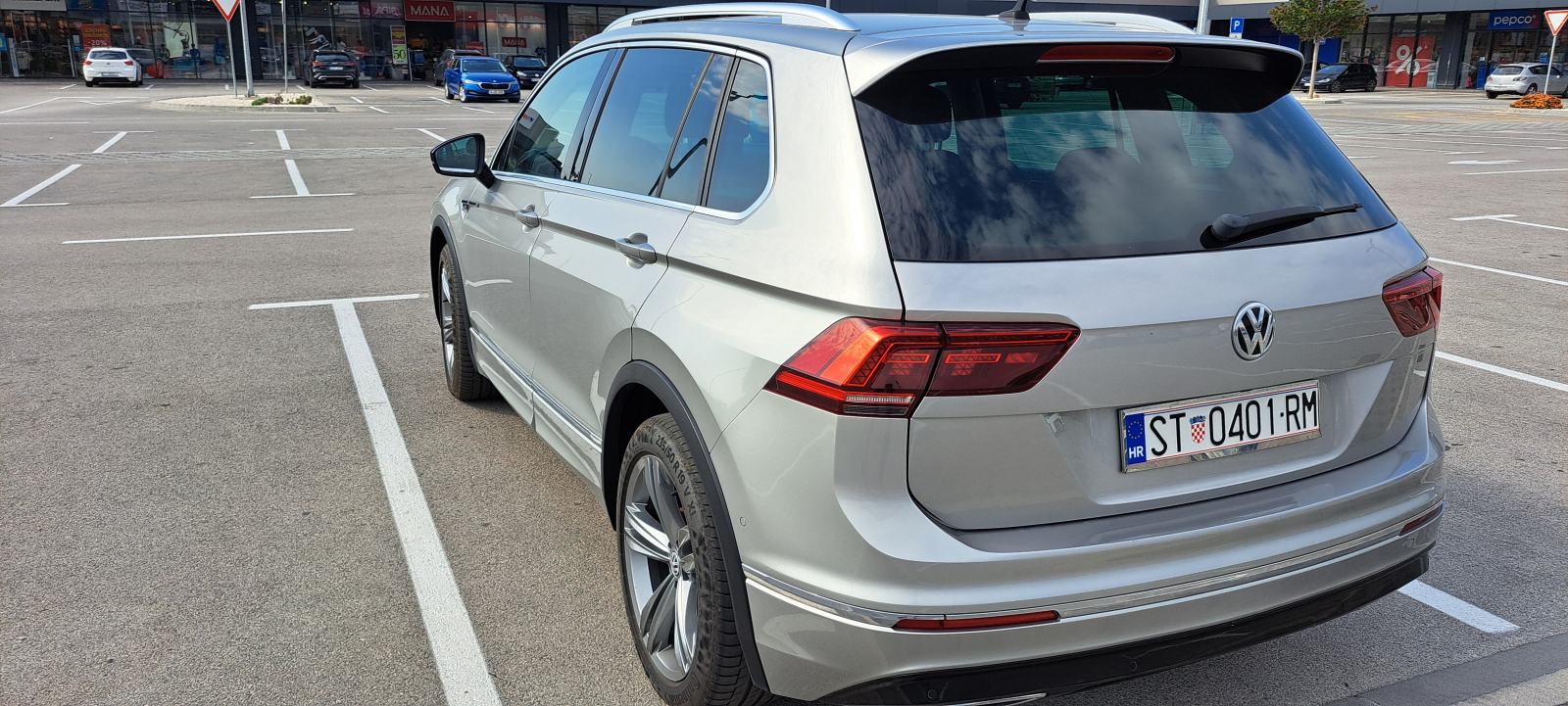 VW TIGUAN 2,0 TDI ☆ R - LINE ☆ VELIKI SERVIS, NOVI SET KVAČILA, fotografija 5