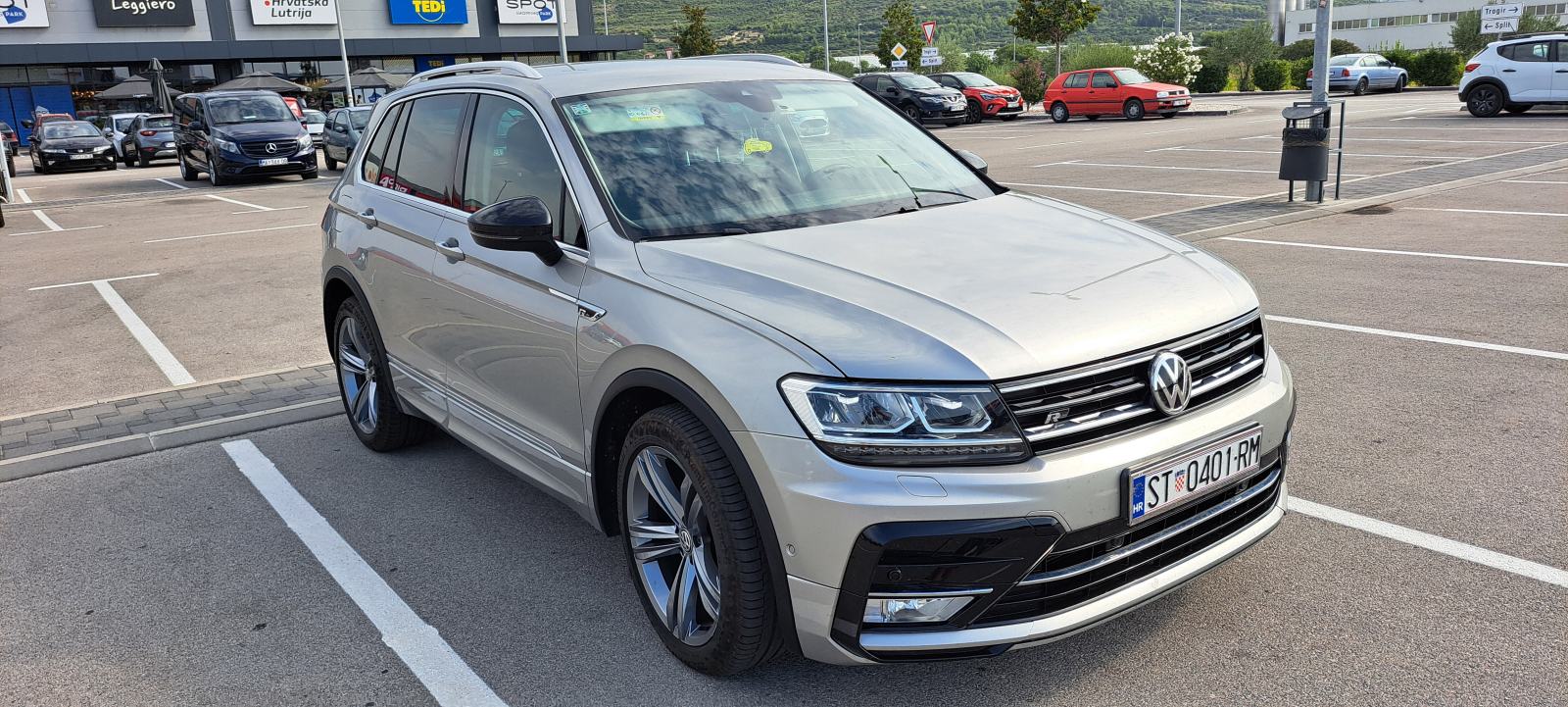 VW TIGUAN 2,0 TDI ☆ R - LINE ☆ VELIKI SERVIS, NOVI SET KVAČILA, fotografija 4
