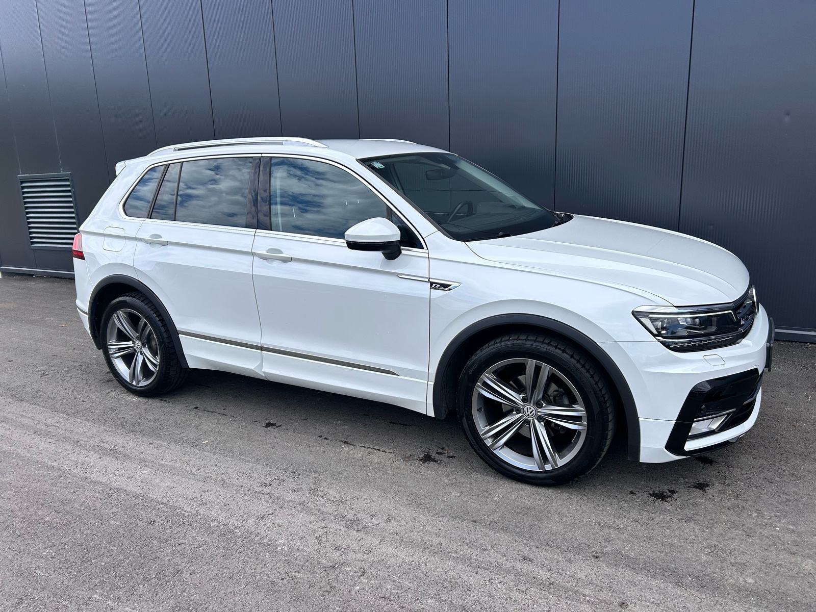 VW Tiguan R Line ,2,0 TDI, Matrix , Head up, Webasto, Veliki servis, fotografija 4