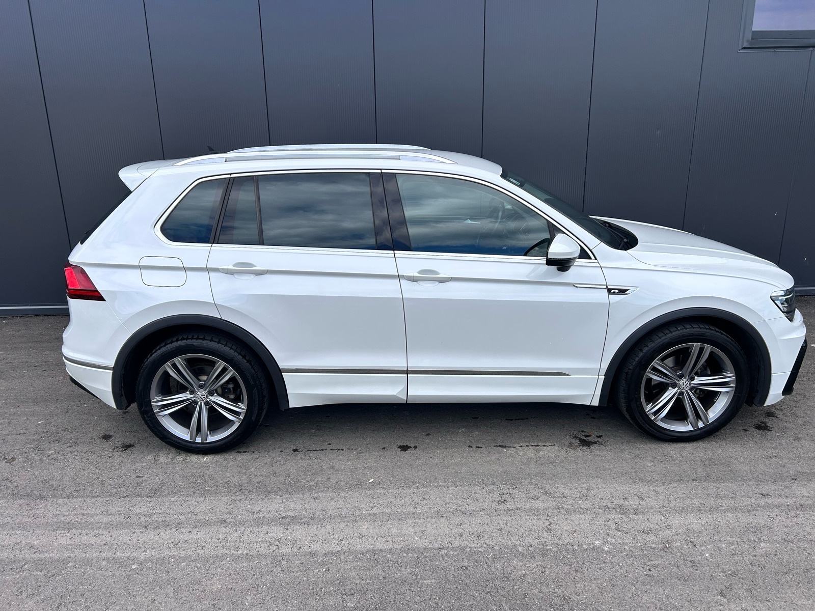 VW Tiguan R Line ,2,0 TDI, Matrix , Head up, Webasto, Veliki servis, fotografija 2