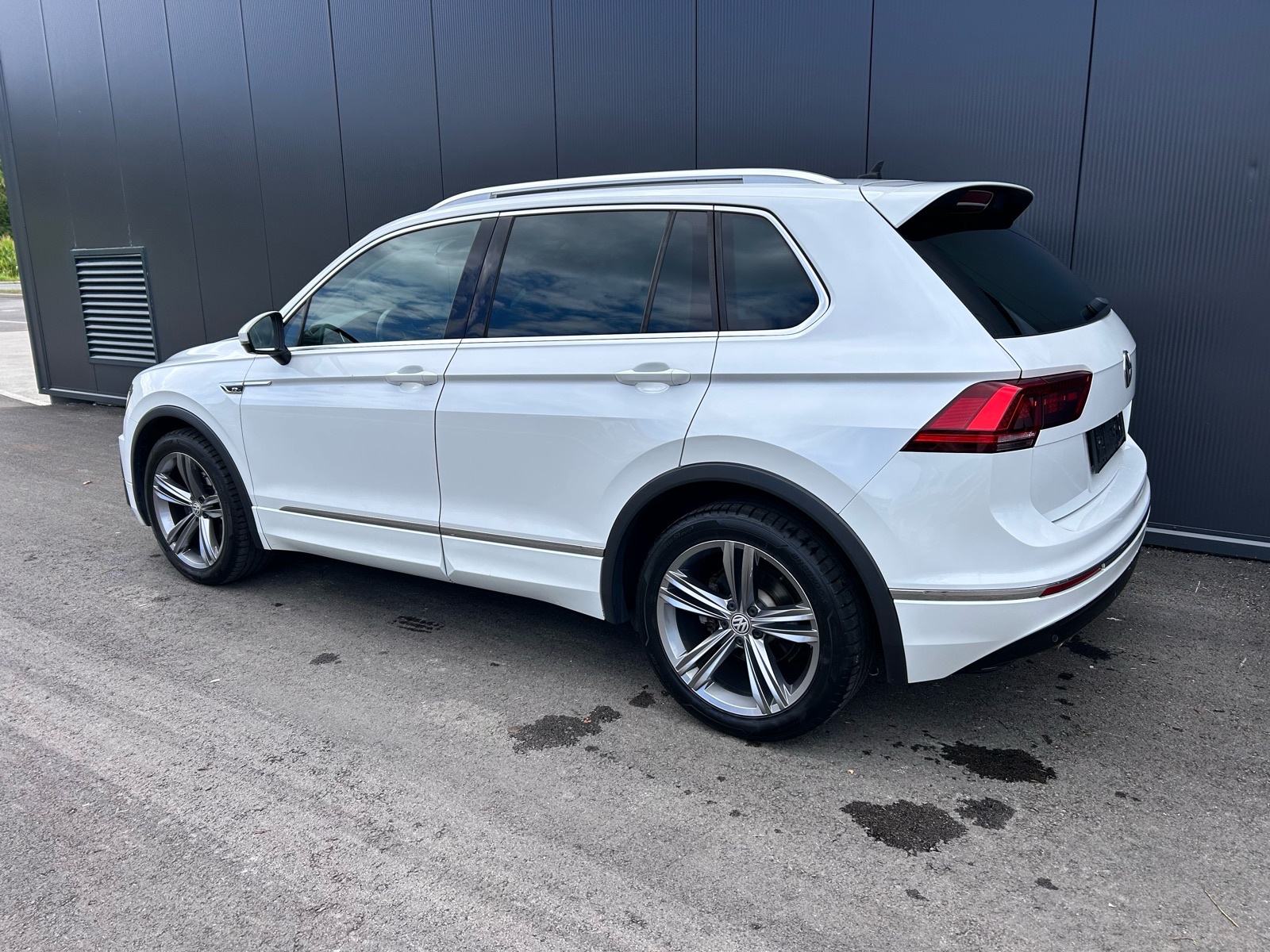 VW Tiguan R Line ,2,0 TDI, Matrix , Head up, Webasto, Veliki servis, fotografija 11
