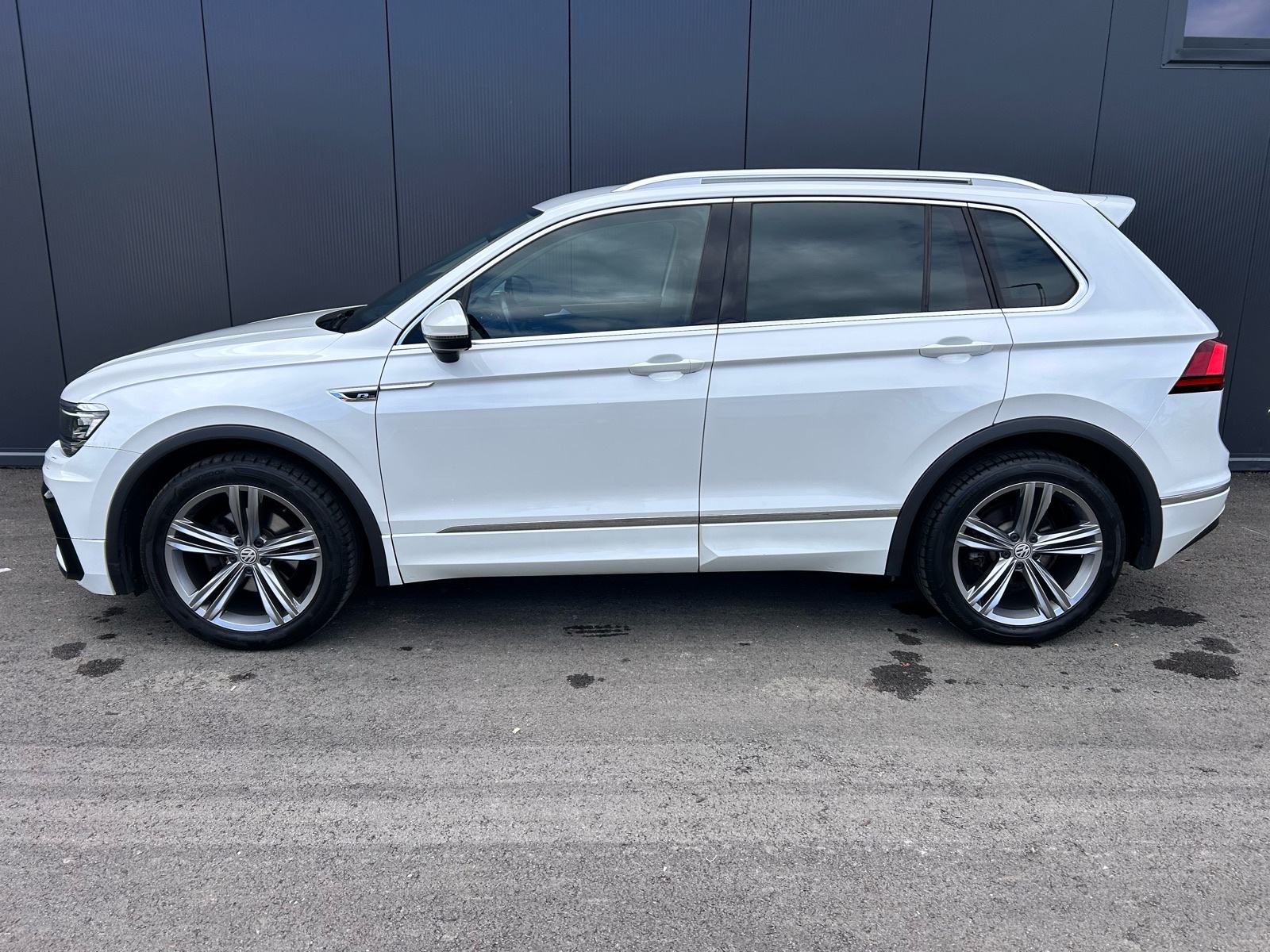 VW Tiguan R Line ,2,0 TDI, Matrix , Head up, Webasto, Veliki servis, fotografija 10