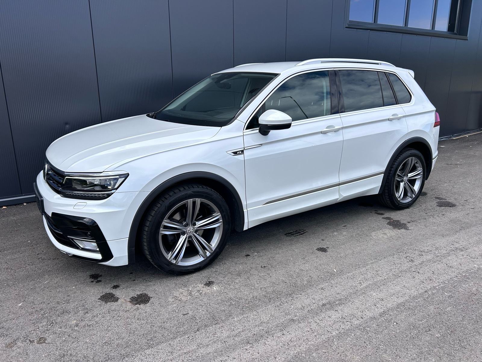VW Tiguan R Line ,2,0 TDI, Matrix , Head up, Webasto, Veliki servis, fotografija 9