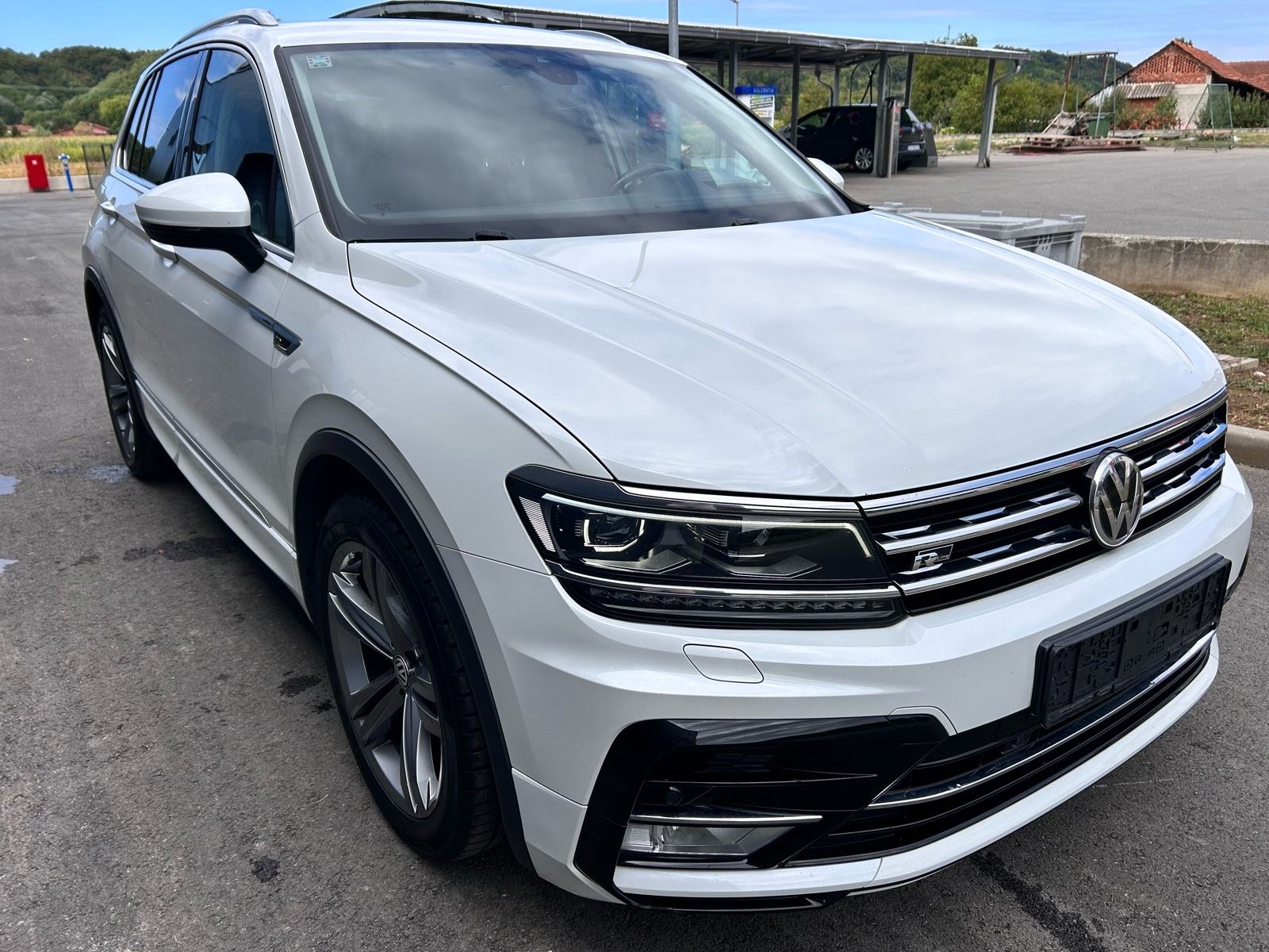 VW Tiguan R Line ,2,0 TDI, Matrix , Head up, Webasto, Veliki servis, fotografija 7