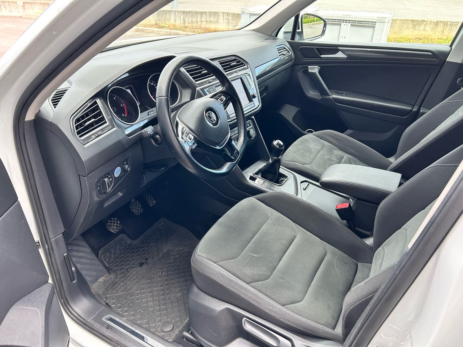 VW Tiguan R Line ,2,0 TDI, Matrix , Head up, Webasto, Veliki servis, fotografija 14