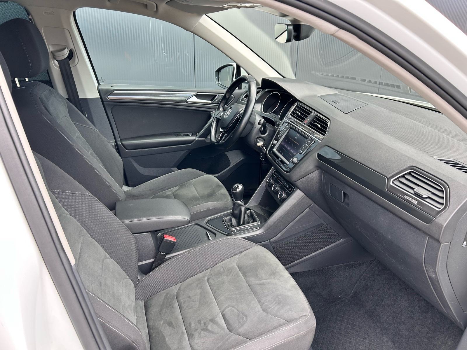 VW Tiguan R Line ,2,0 TDI, Matrix , Head up, Webasto, Veliki servis, fotografija 15