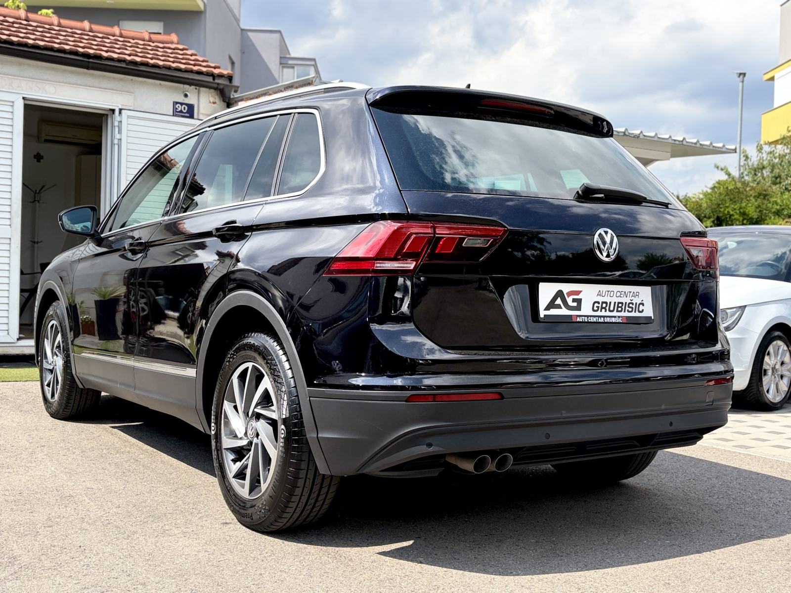 VW Tiguan 2,0 TDI *Virtual Cockpit* *Servisna* *Jamstvo*, fotografija 15