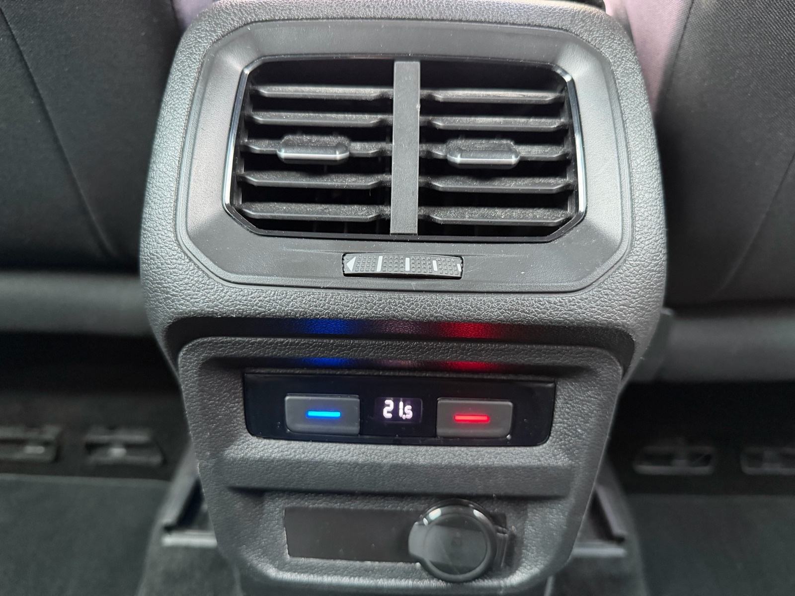 VW Tiguan 2,0 TDI DSG - ACC, LED, VELIKI + MALI SERVIS, REG. 05/2027, fotografija 16