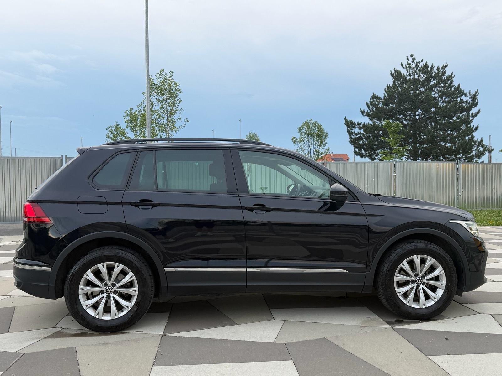 VW Tiguan 2,0 TDI DSG - ACC, LED, VELIKI + MALI SERVIS, REG. 05/2027, fotografija 3