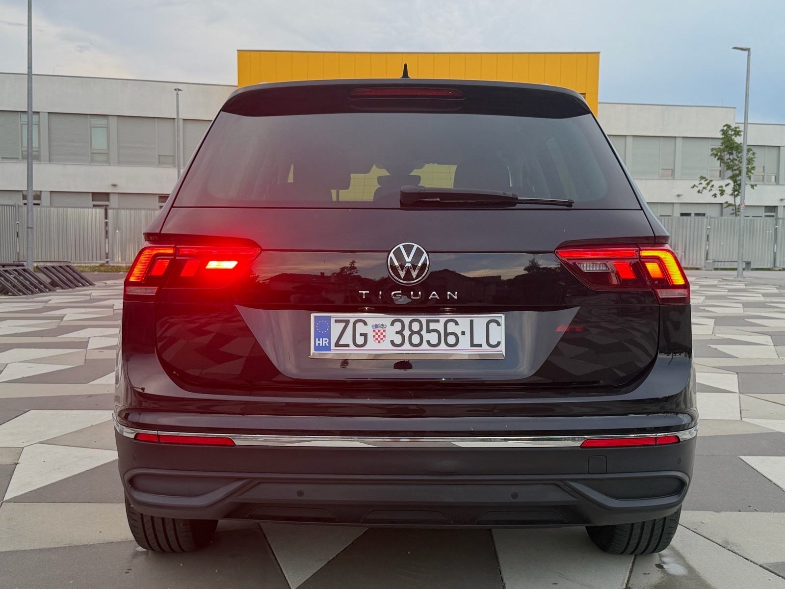 VW Tiguan 2,0 TDI DSG - ACC, LED, VELIKI + MALI SERVIS, REG. 05/2027, fotografija 6