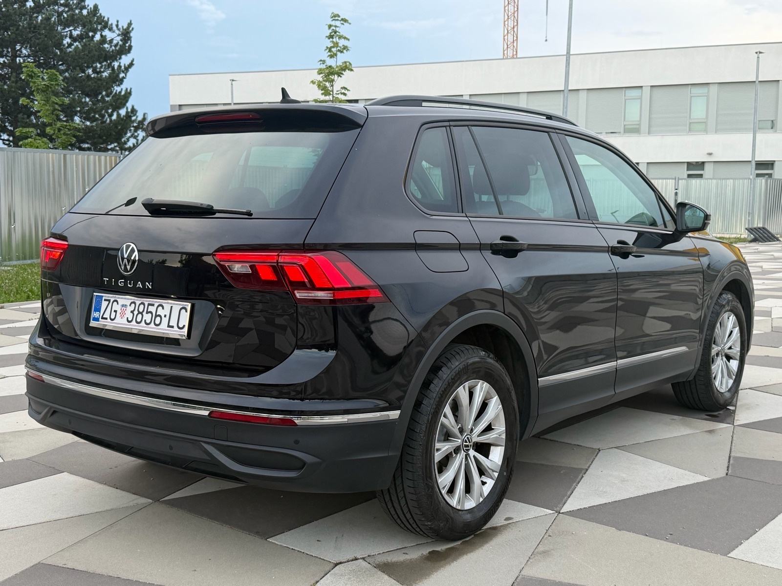 VW Tiguan 2,0 TDI DSG - ACC, LED, VELIKI + MALI SERVIS, REG. 05/2027, fotografija 7