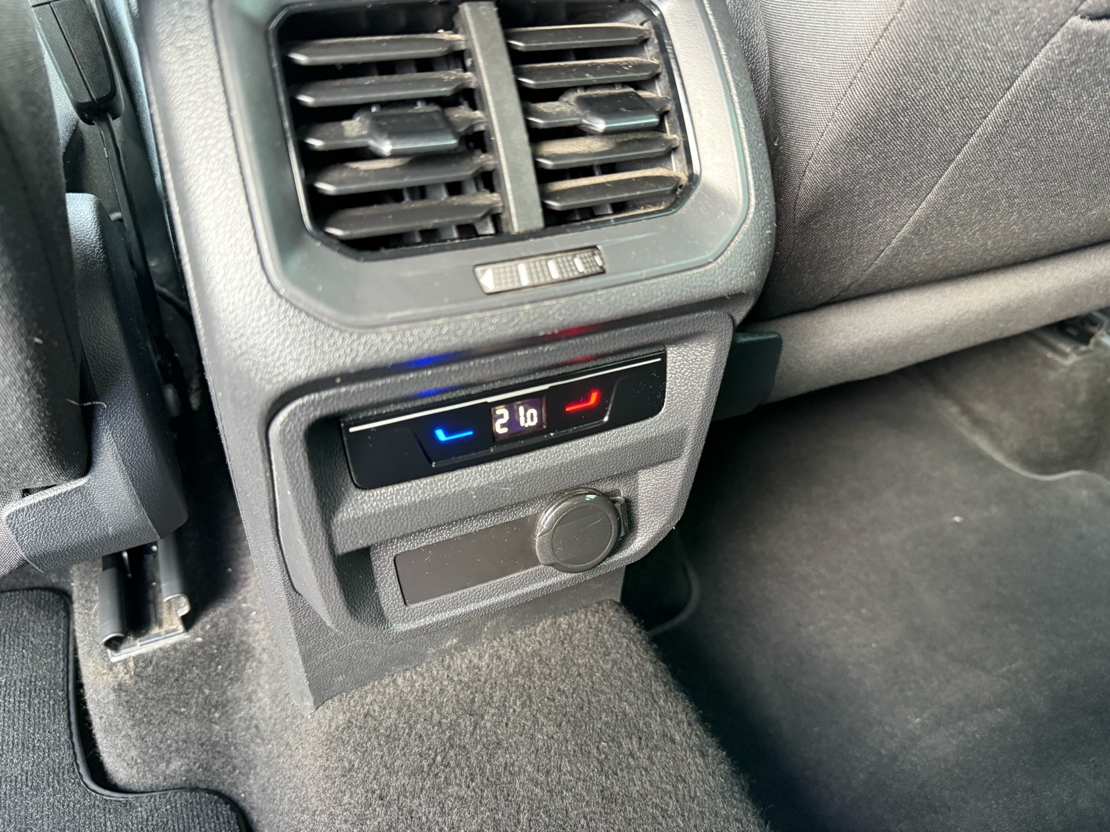 VW Tiguan 2,0 TDI LEASING BEZ UČEŠĆA, AUTOMAT, NAVI, KLIMA3ZONE, 1VL, fotografija 16