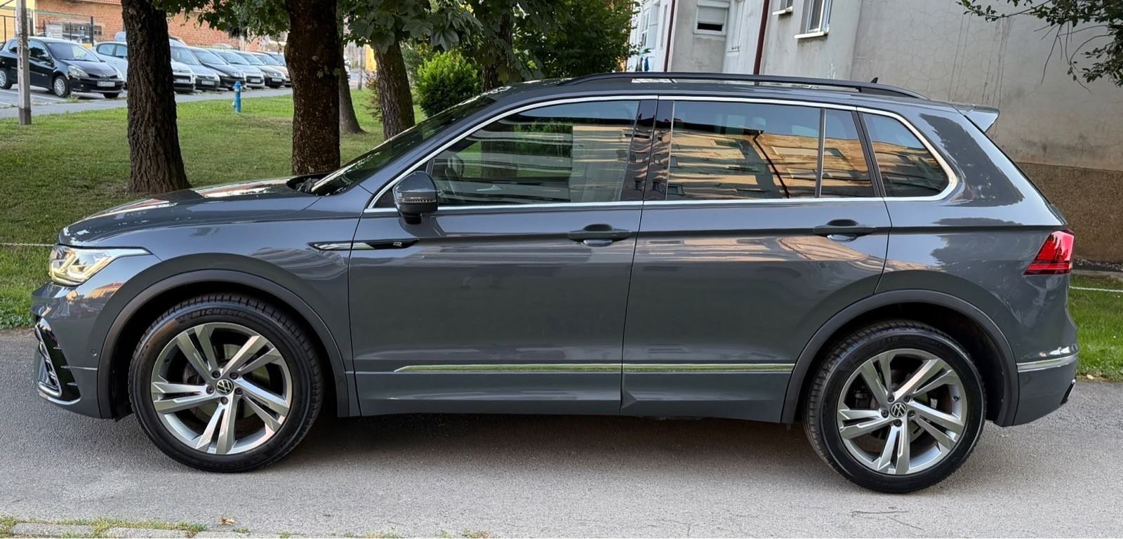 VW Tiguan 2.0Tdi DSG * R Line *MATRIX, VIRTUAL,KOŽA, KAMERA* SERVISNA, fotografija 5