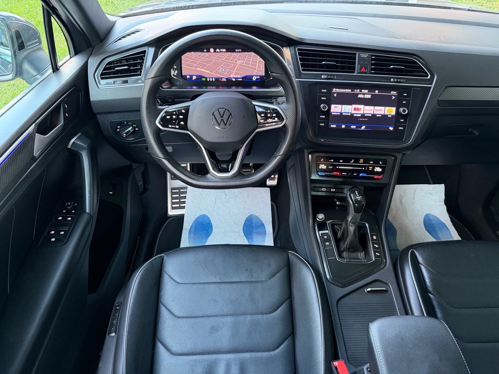 VW Tiguan 2.0Tdi DSG * R Line *MATRIX, VIRTUAL,KOŽA, KAMERA* SERVISNA, fotografija 10