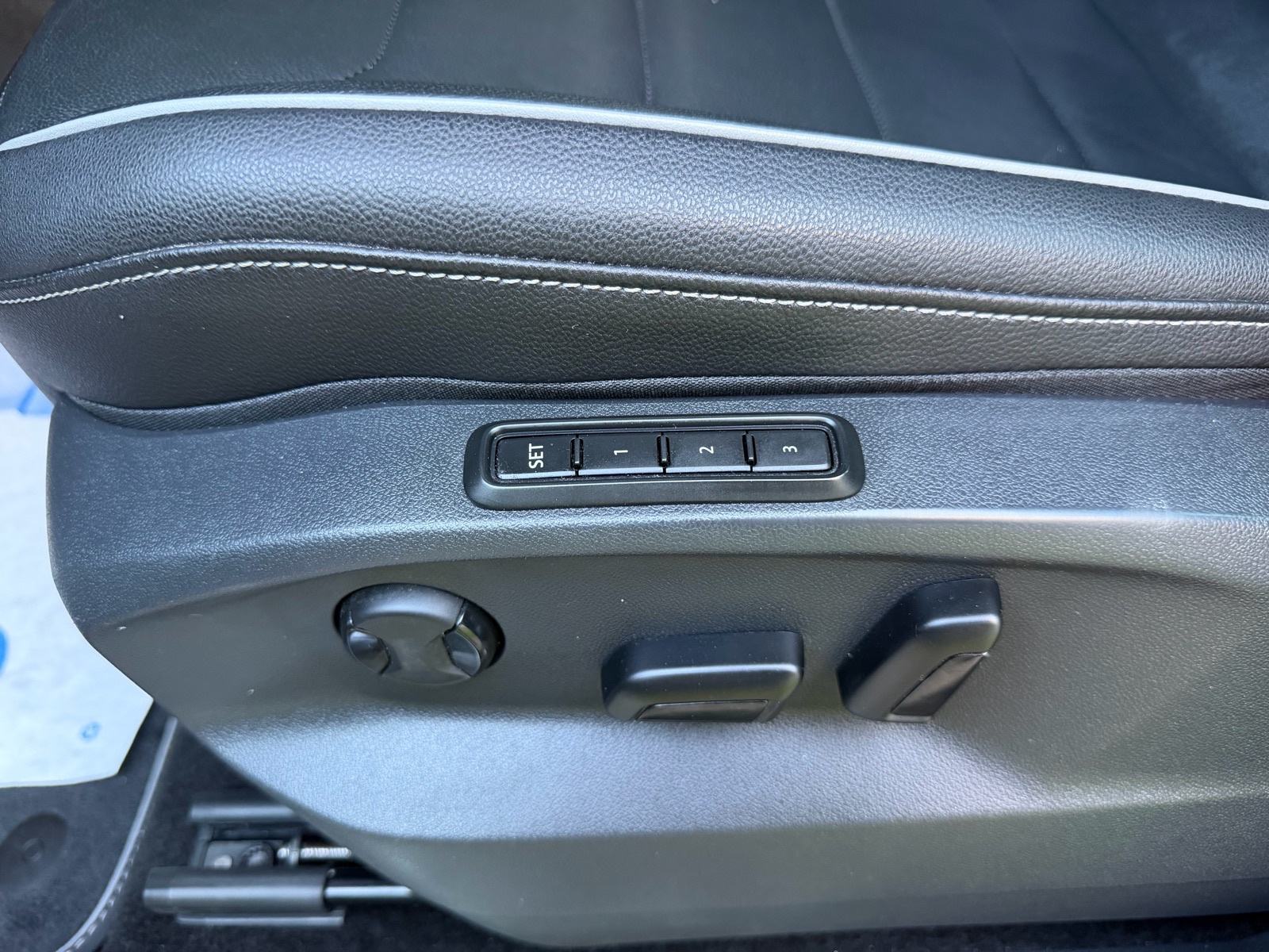 VW Tiguan 2.0Tdi DSG * R Line *MATRIX, VIRTUAL,KOŽA, KAMERA* SERVISNA, fotografija 17