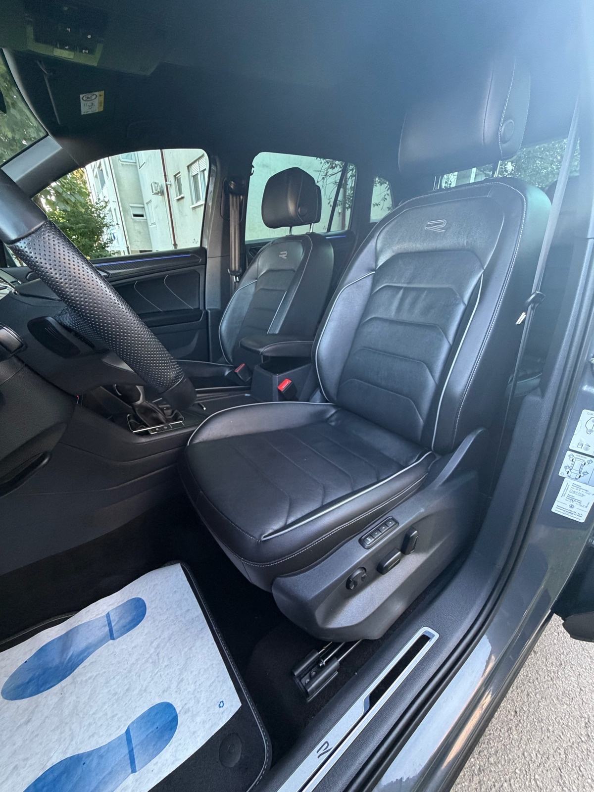 VW Tiguan 2.0Tdi DSG * R Line *MATRIX, VIRTUAL,KOŽA, KAMERA* SERVISNA, fotografija 14