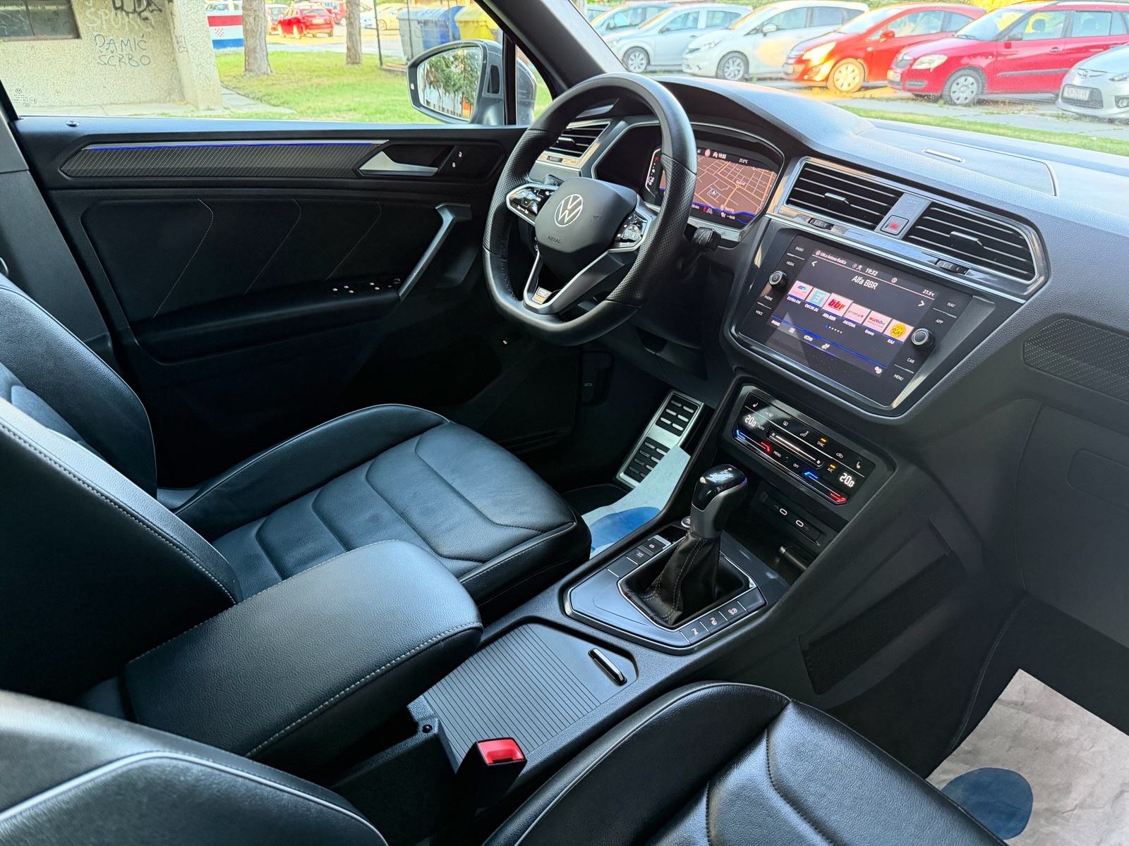VW Tiguan 2.0Tdi DSG * R Line *MATRIX, VIRTUAL,KOŽA, KAMERA* SERVISNA, fotografija 12