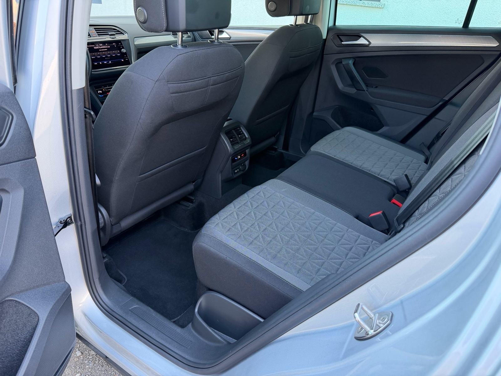VW Tiguan 2.0TDI KAMERA/VIRTUAL COCPIT/NAVIGACIJA/111800km, fotografija 18