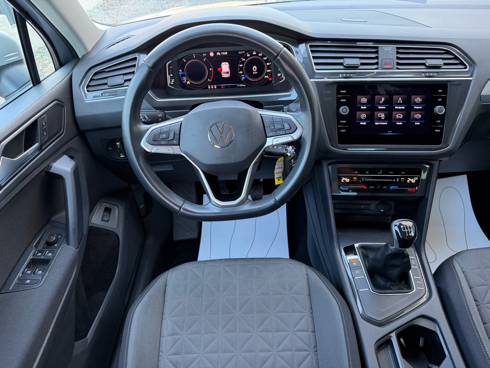 VW Tiguan 2.0TDI KAMERA/VIRTUAL COCPIT/NAVIGACIJA/111800km, fotografija 11
