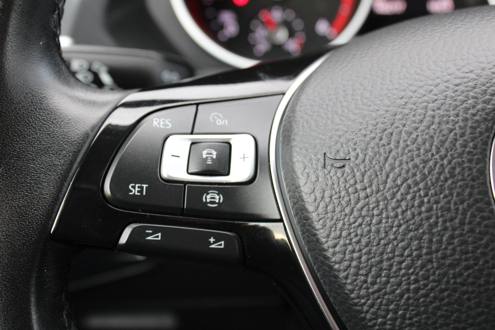 ➡️ VW Tiguan 2.0TDI Panorama ALU NAVI Koža R-Cam PDC ACC Radar 2019., fotografija 16