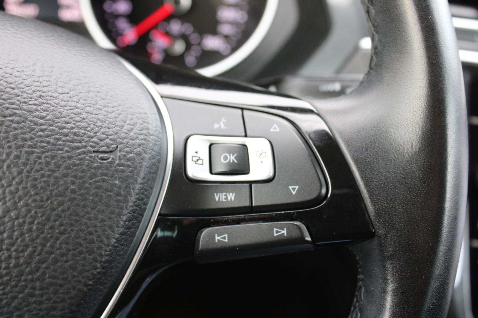 ➡️ VW Tiguan 2.0TDI Panorama ALU NAVI Koža R-Cam PDC ACC Radar 2019., fotografija 17