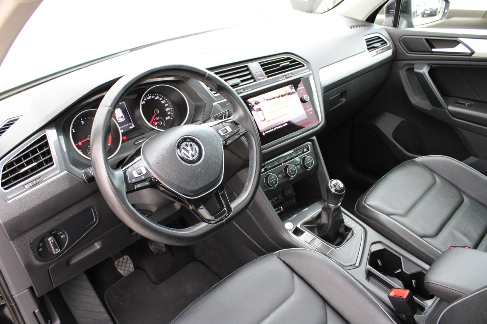 ➡️ VW Tiguan 2.0TDI Panorama ALU NAVI Koža R-Cam PDC ACC Radar 2019., fotografija 8