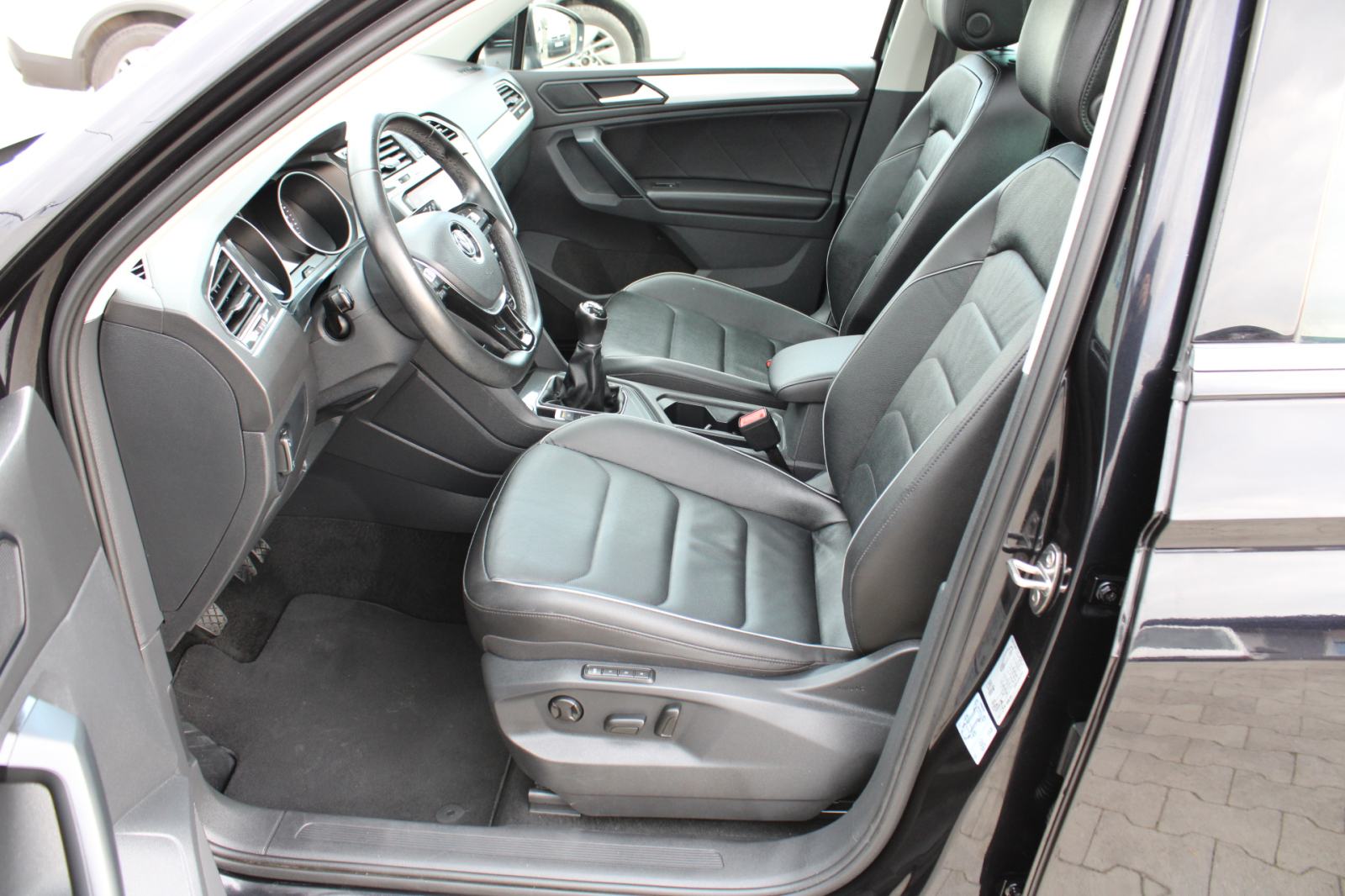 ➡️ VW Tiguan 2.0TDI Panorama ALU NAVI Koža R-Cam PDC ACC Radar 2019., fotografija 11