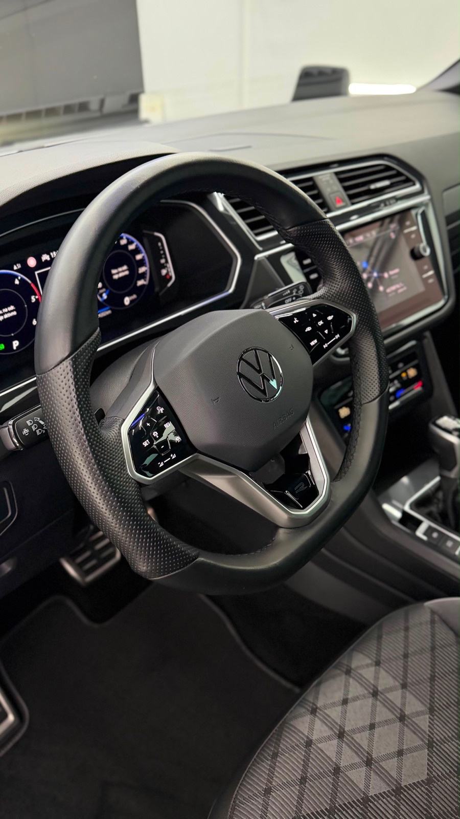 VW Tiguan 2,0TDI°R LINE°20”°MATRIX°VIRTUAL°NAVI°AMBI°LEASINGBEZUČEŠĆA°, fotografija 9
