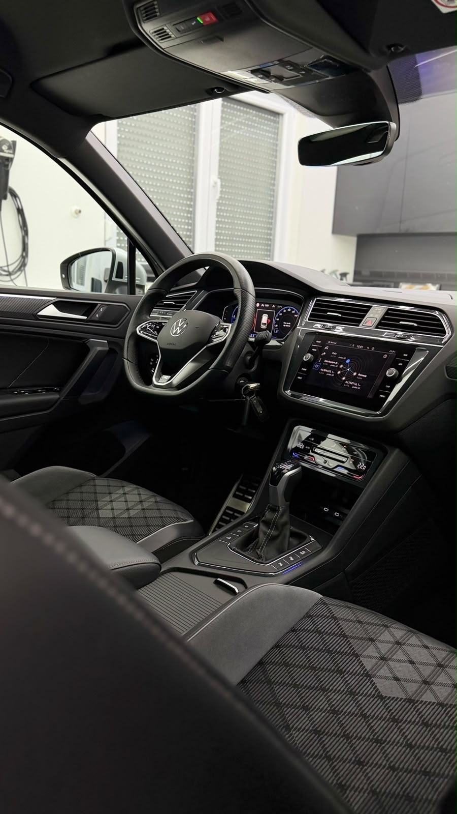 VW Tiguan 2,0TDI°R LINE°20”°MATRIX°VIRTUAL°NAVI°AMBI°LEASINGBEZUČEŠĆA°, fotografija 12
