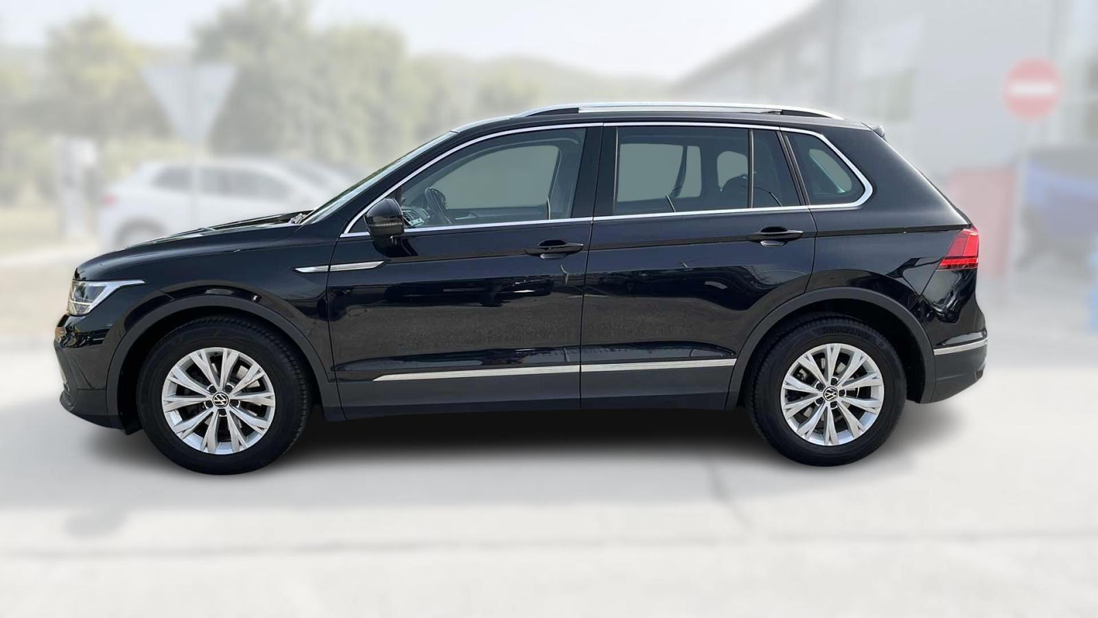 VW TIGUAN 2022 • PREMIUM jamstvo • AutoZubak Rabljena, fotografija 5