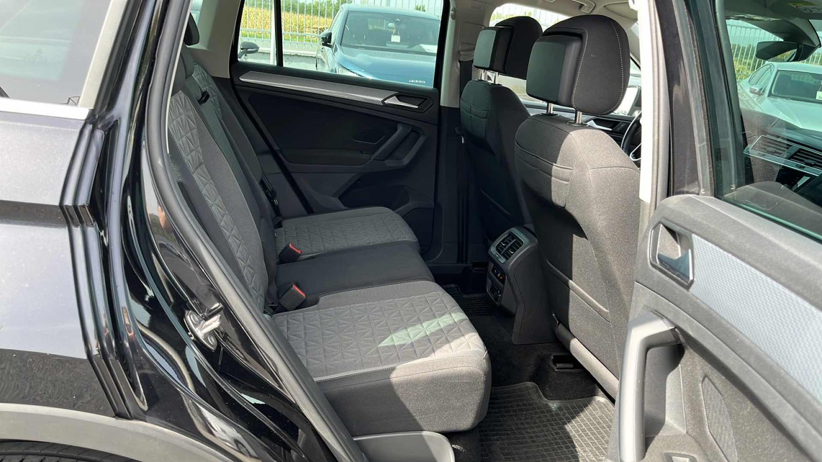 VW TIGUAN 2022 • PREMIUM jamstvo • AutoZubak Rabljena, fotografija 9
