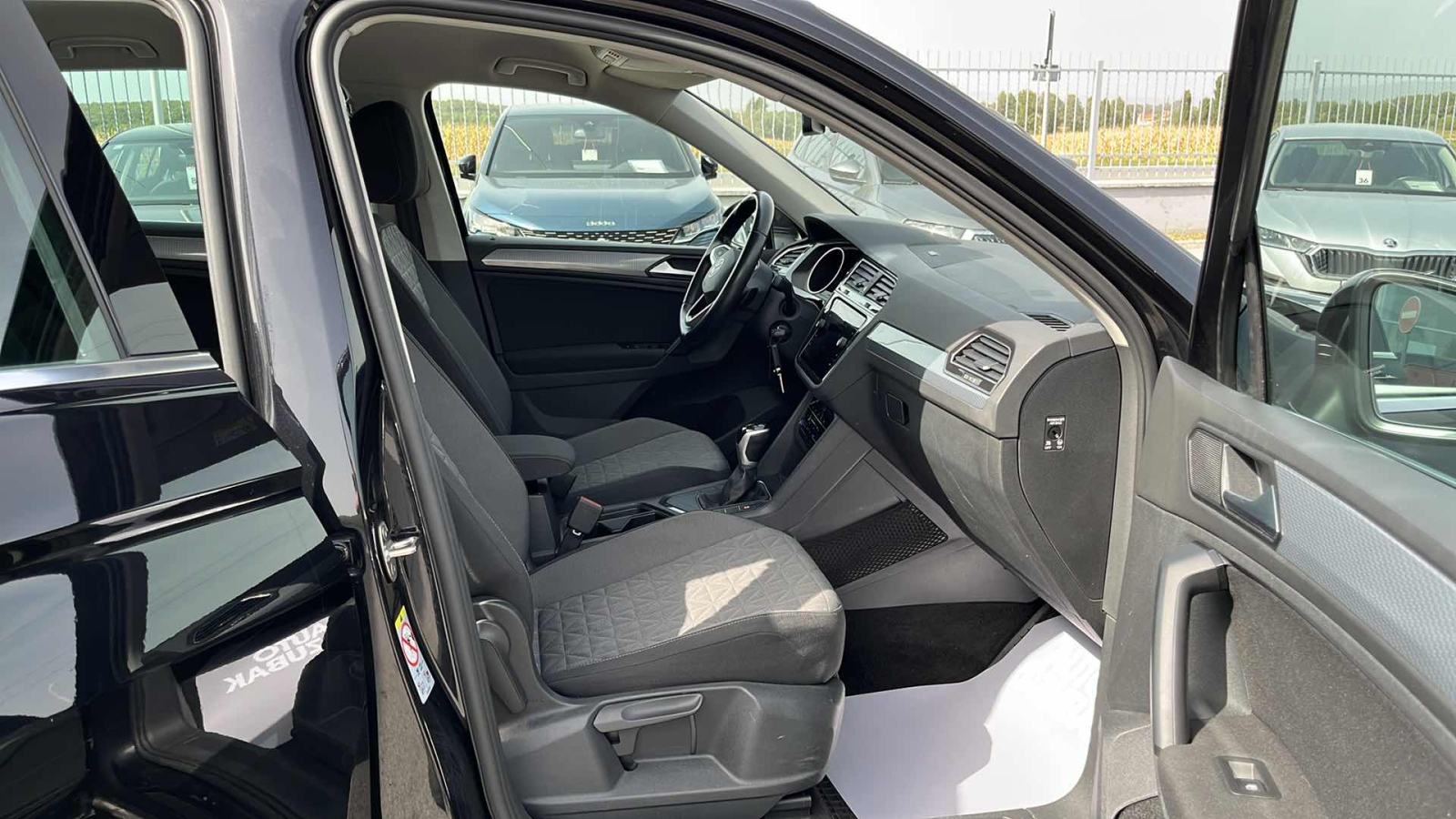 VW TIGUAN 2022 • PREMIUM jamstvo • AutoZubak Rabljena, fotografija 10