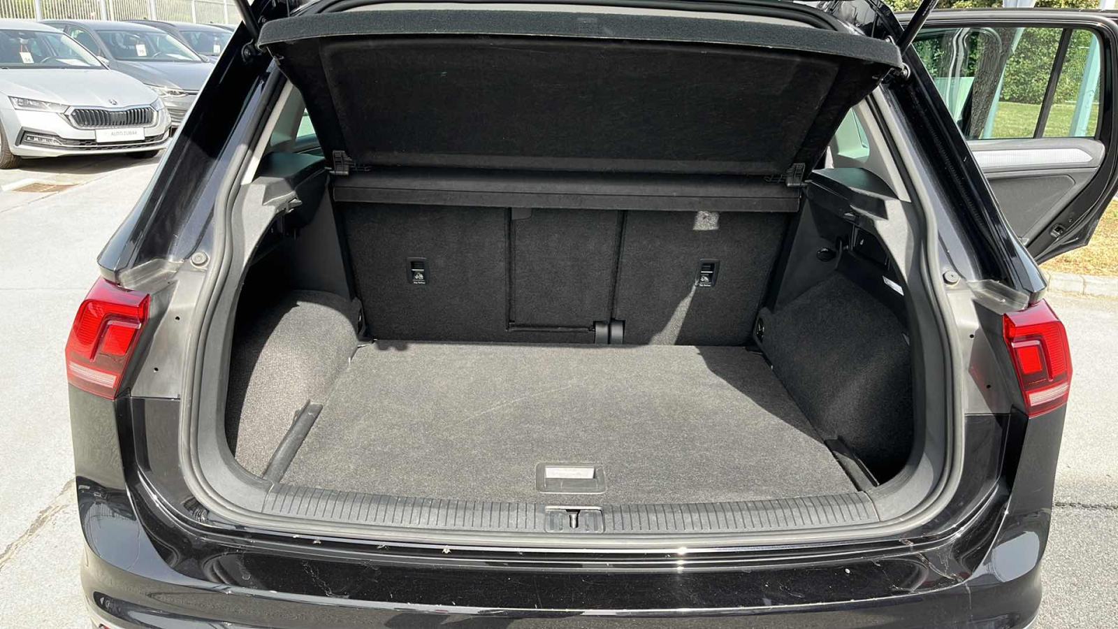 VW TIGUAN 2022 • PREMIUM jamstvo • AutoZubak Rabljena, fotografija 12
