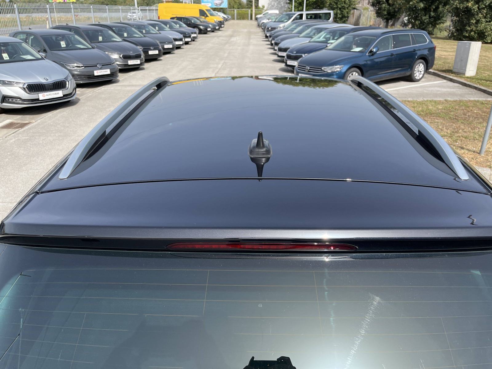 VW TIGUAN 2022 • PREMIUM jamstvo • AutoZubak Rabljena, fotografija 17