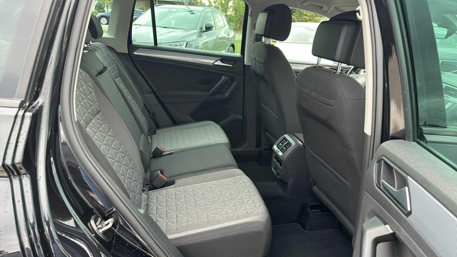 VW TIGUAN 2022 • PREMIUM jamstvo • AutoZubak Rabljena, fotografija 10