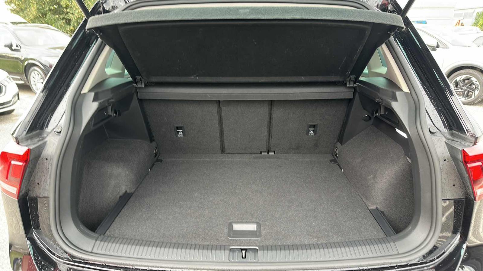 VW TIGUAN 2022 • PREMIUM jamstvo • AutoZubak Rabljena, fotografija 12
