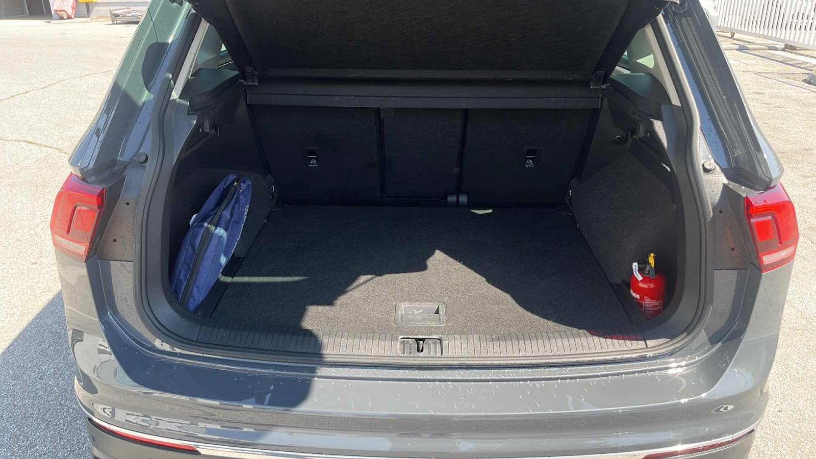 VW TIGUAN 2023 • PREMIUM jamstvo • AutoZubak Rabljena, fotografija 12