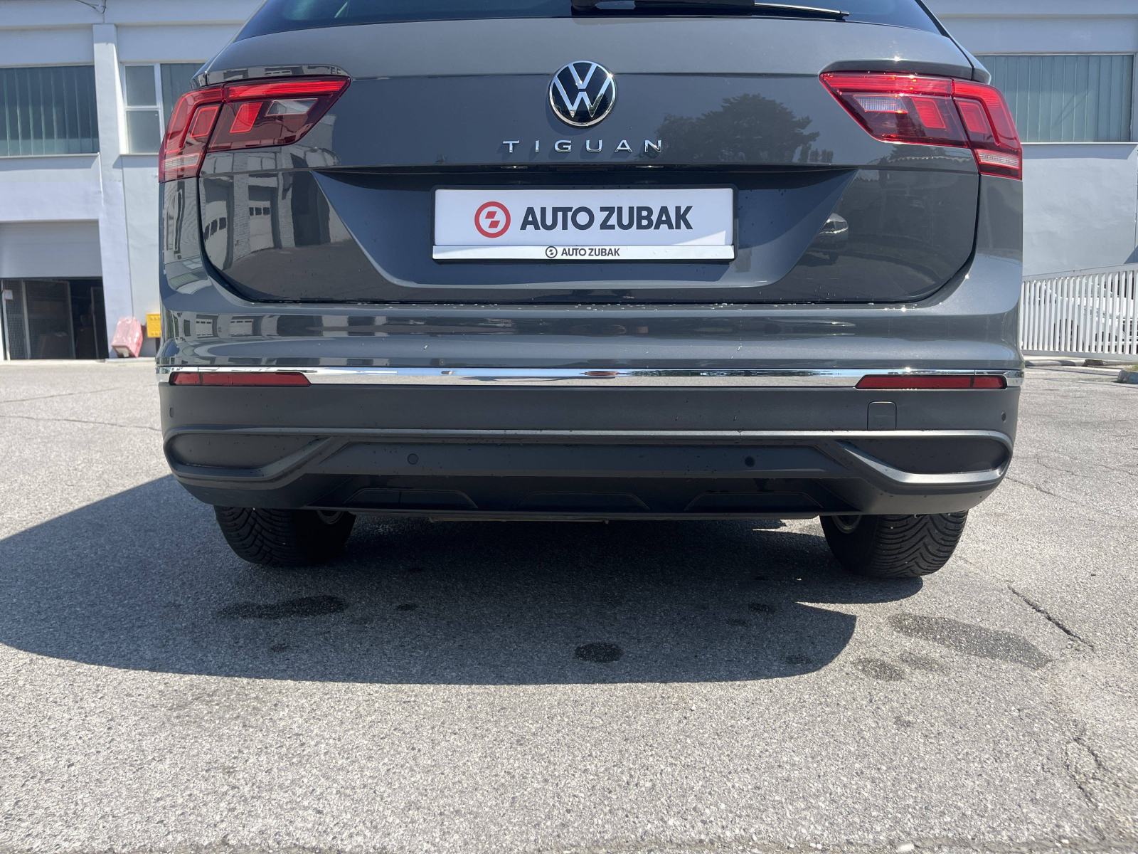 VW TIGUAN 2023 • PREMIUM jamstvo • AutoZubak Rabljena, fotografija 16