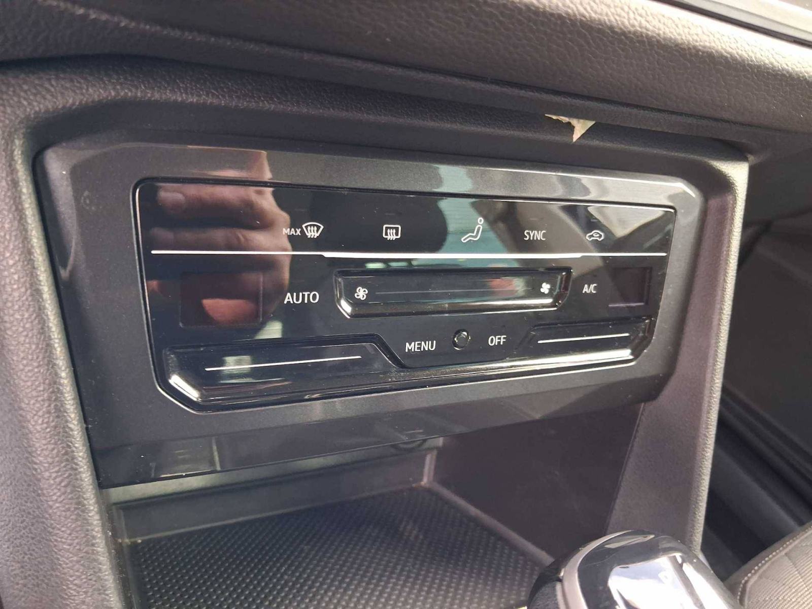 VW TIGUAN 2023 • PREMIUM jamstvo • AutoZubak Rabljena, fotografija 17