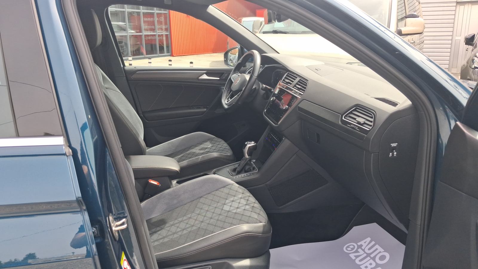 VW TIGUAN 2023 • PREMIUM jamstvo • AutoZubak Rabljena, fotografija 9