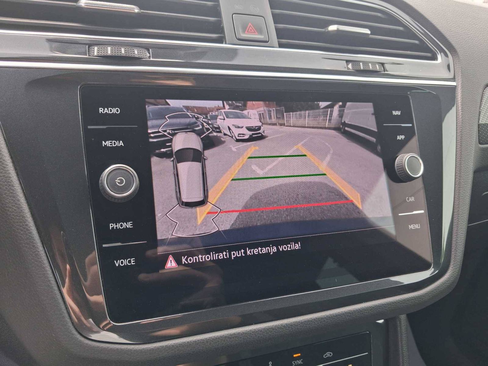 VW TIGUAN 2023 • PREMIUM jamstvo • AutoZubak Rabljena, fotografija 20