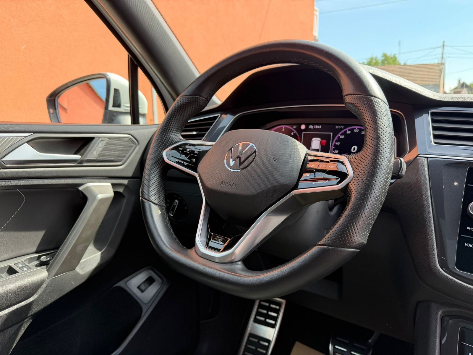 VW Tiguan Allspace 2.0 TDI automat •2024•R Line•Pano•LeasingBezUčešća•, fotografija 11