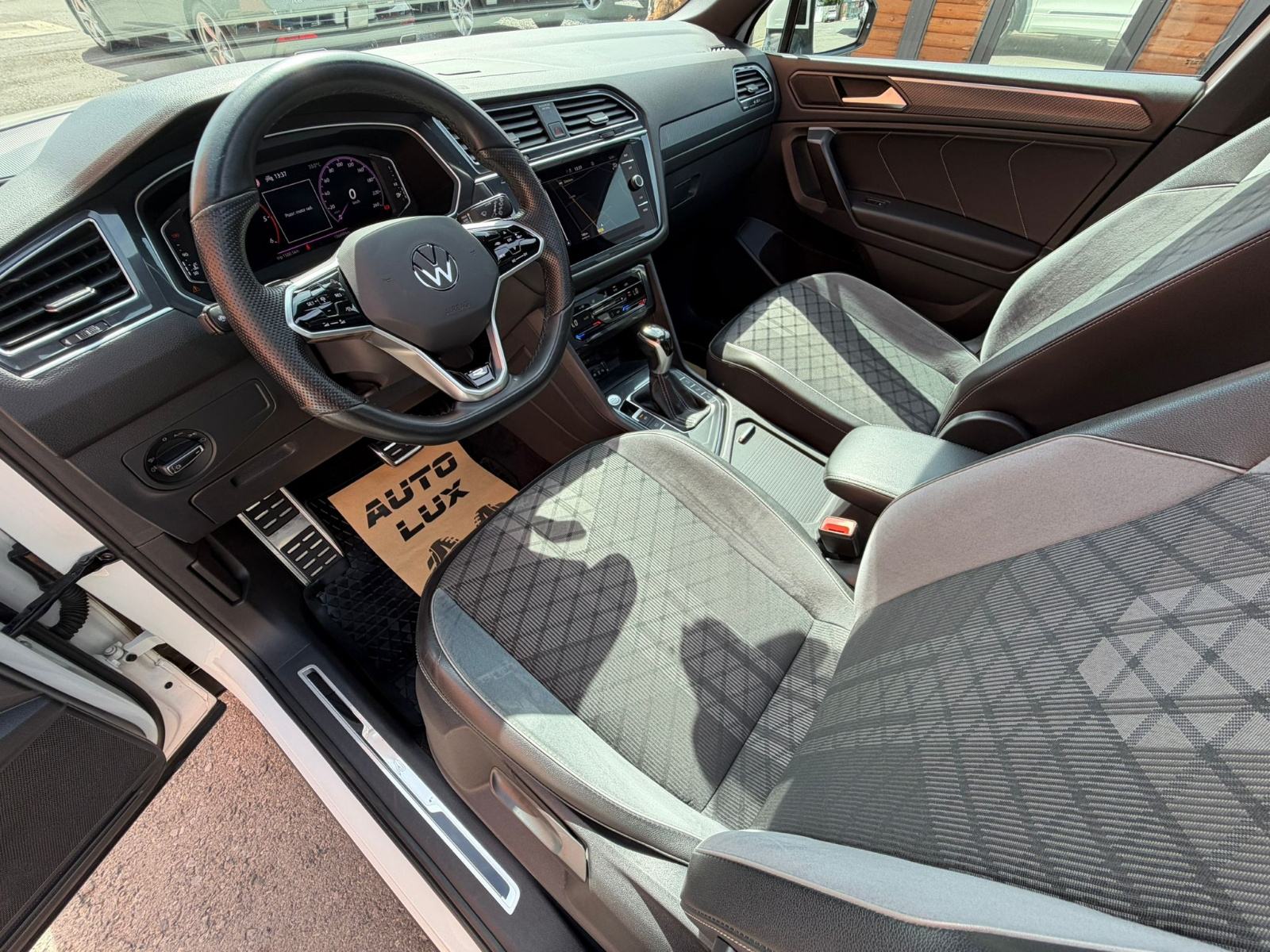 VW Tiguan Allspace 2.0 TDI automat •2024•R Line•Pano•LeasingBezUčešća•, fotografija 8