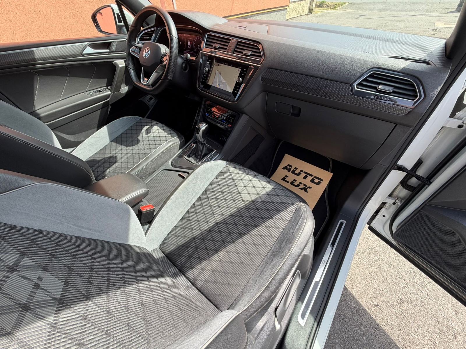 VW Tiguan Allspace 2.0 TDI automat •2024•R Line•Pano•LeasingBezUčešća•, fotografija 13
