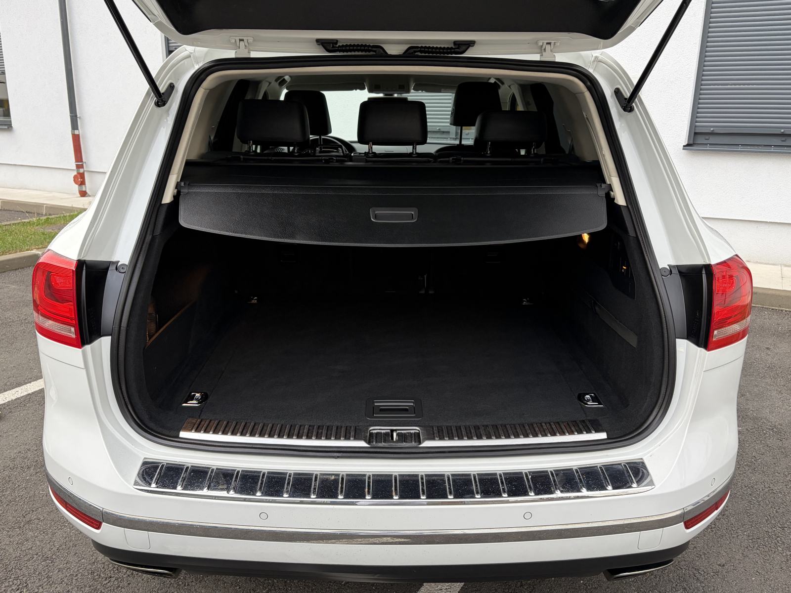 VW TOUAREG 3,0 TDI 4x4 • KAO NOVI, FULL OPREMA, AUTOMATIC • REDIZAJN •, fotografija 15