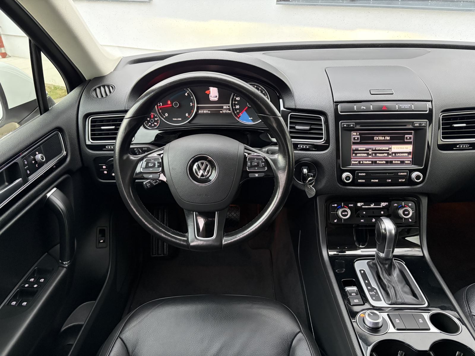 VW TOUAREG 3,0 TDI 4x4 • KAO NOVI, FULL OPREMA, AUTOMATIC • REDIZAJN •, fotografija 19