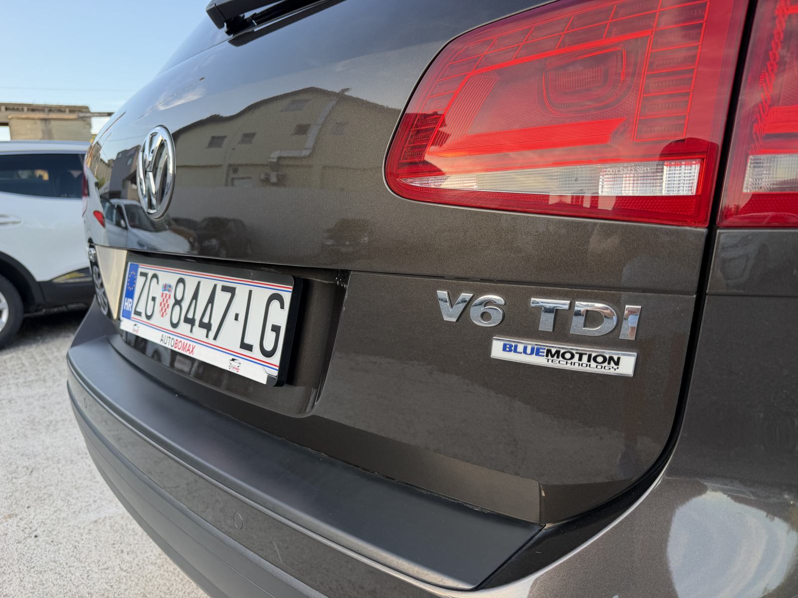 VW Touareg V6 TDI BMT -POTVRDA KM/JAMSTVO-BI XENON-NAVI-LED-NOVI MOD., fotografija 8