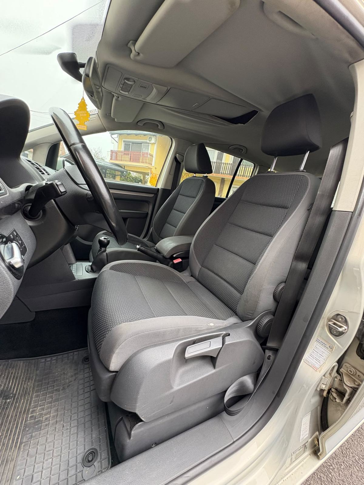 VW Touran 1.6 TDI 7 SJEDALA HR AUTO, fotografija 7