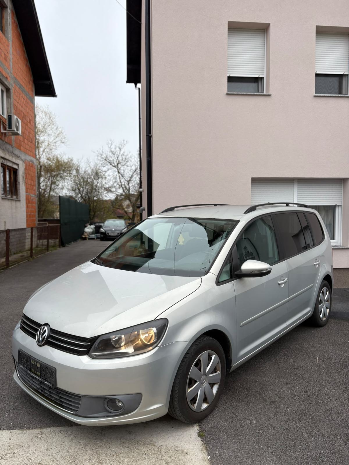 VW Touran 1.6 TDI 7 SJEDALA HR AUTO, fotografija 3